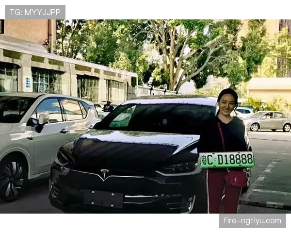 周冠宇家车库比我家还小，但他开的车我一辈子工资都买不起