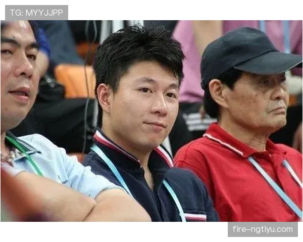李小鹏退役后天天带娃逛超市,这反差谁懂啊 李小鹏退役后天天带娃逛超市,这反差谁懂啊